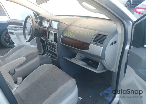 2010 Chrysler Town & Country Touring z USA, uszkodzony, nr VIN 2A4RR5D16AR109237